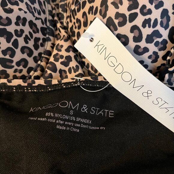 Classic Structured Bikini Swimsuit Top in Tan and Black Leopard Print Size Small - Picture 5 of 5